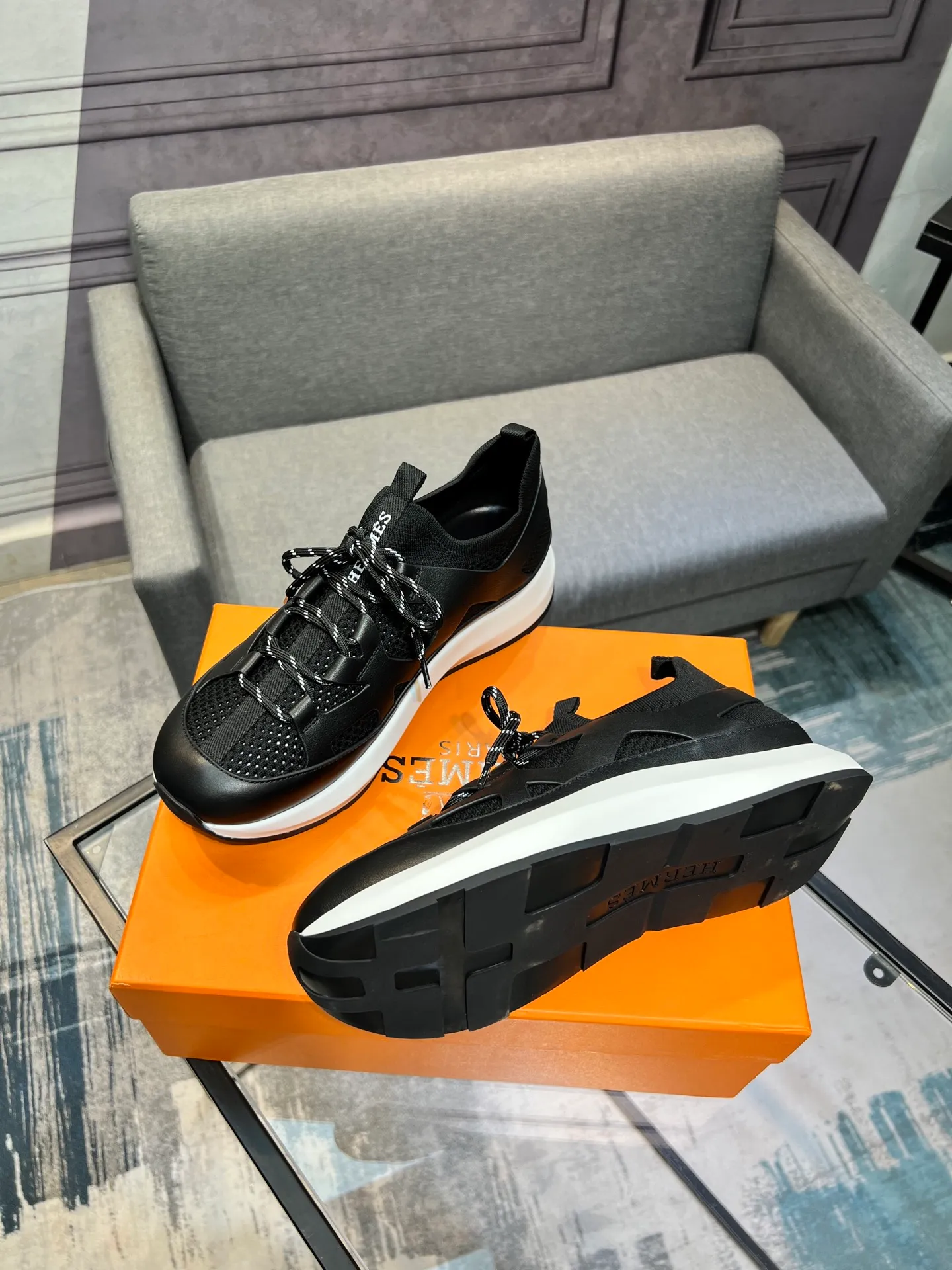 💰¥720 HERMES Men’s rest sneakers! -High-end quality original casual sports shoes -Upper: high nappa calfskin, forging technology, knitted fabric, shoe brand webbing, injection molded brand logo -Inner: foot pad; water-dyed cowhide -Outsole: ultra-light TPU·rubber; two-color molded outsole -Ultra-high quality control·fine workmanship: highlighted (high-end·luxury·grade) Size: 38-44 (45 46 customized)